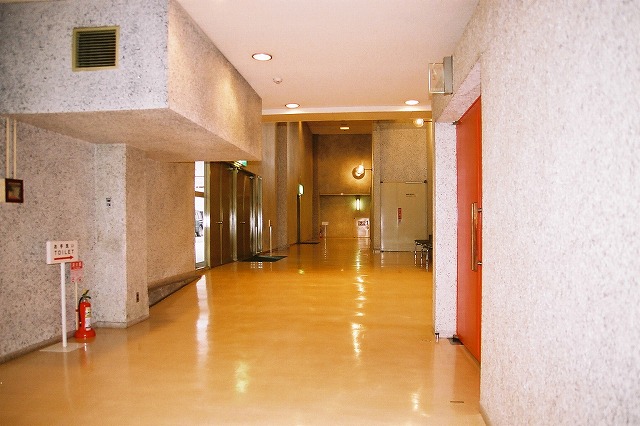 0052_hall.jpg