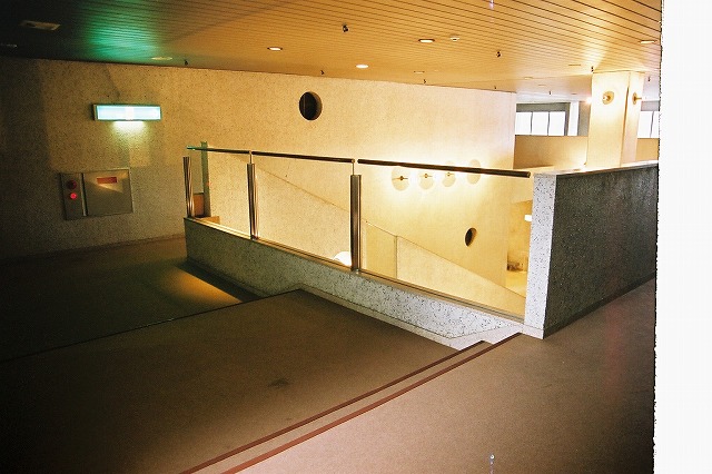 0081_hall.jpg