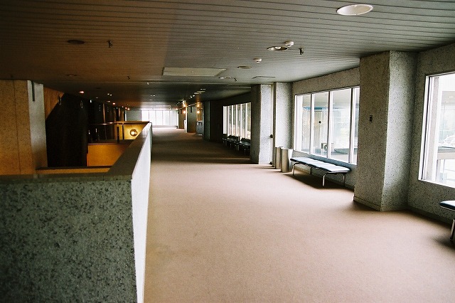 0082_hall.jpg