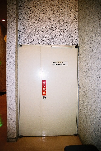 0088_hall.jpg